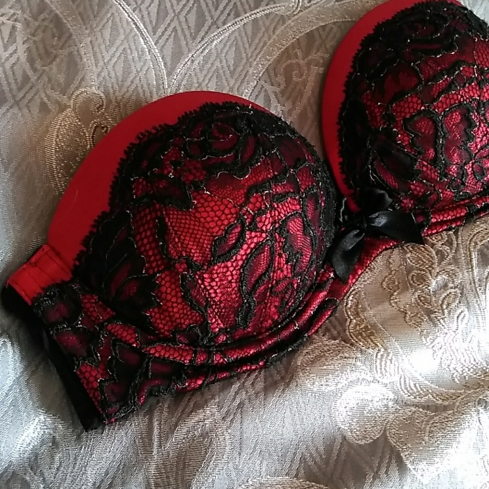 Strapless VS